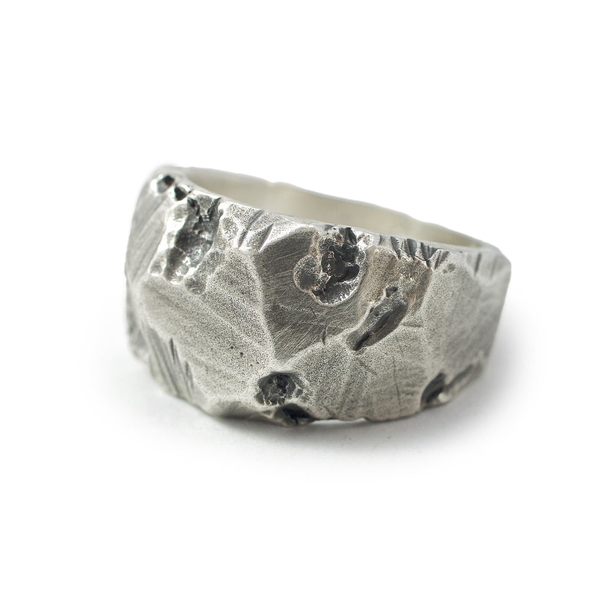Men's ring Band carved raw - Black Rock Jewel