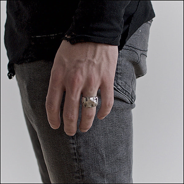Men's ring Band carved raw - Black Rock Jewel