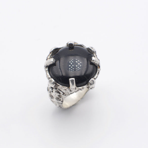 Men´s ring Onyx stone with skulls - Black Rock Jewel