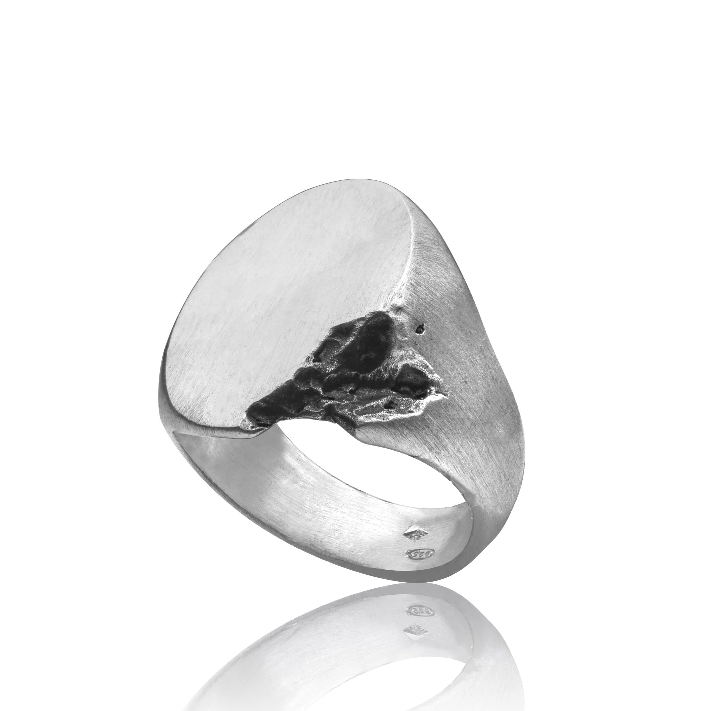 Men's ring Signet oval crunch - Black Rock Jewel