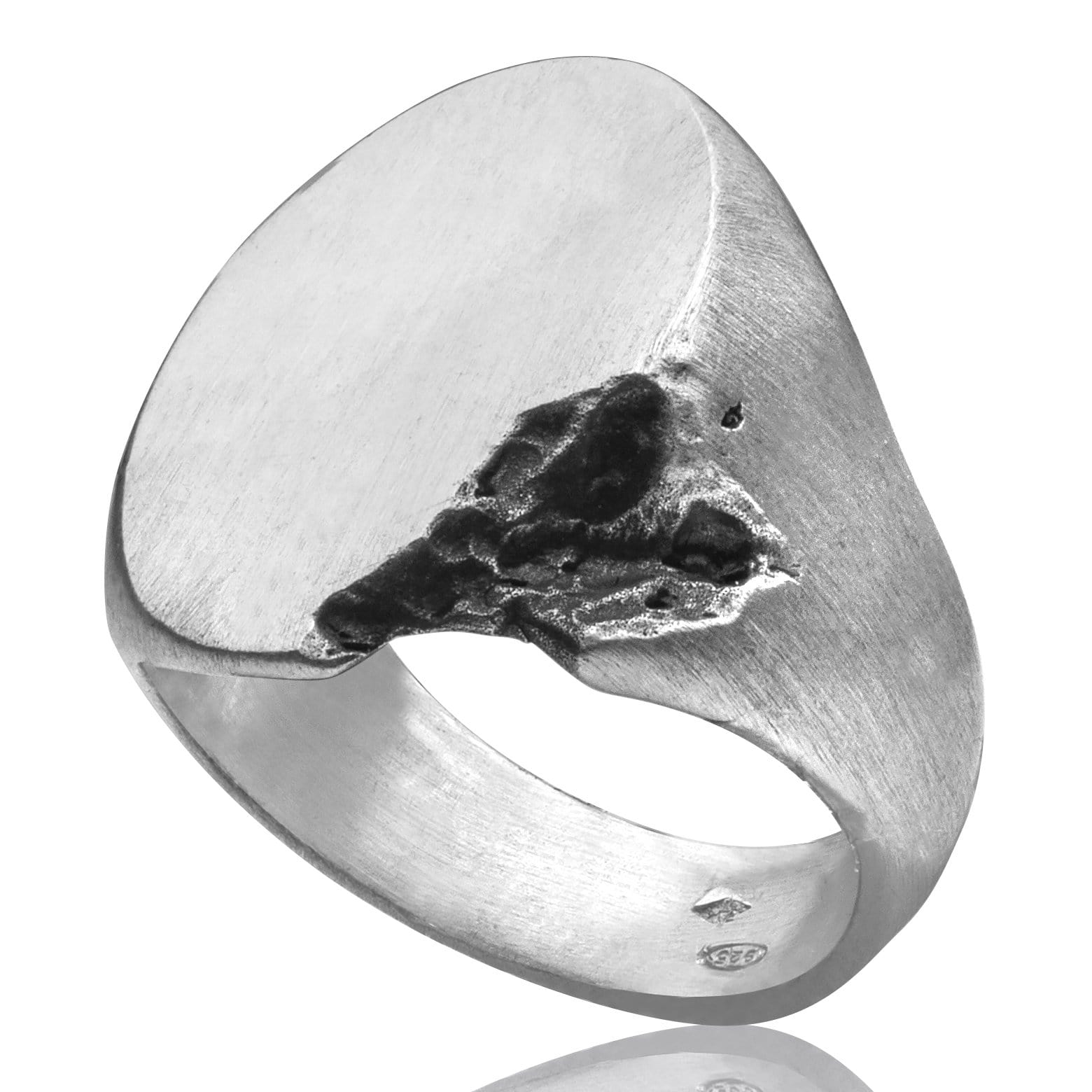 Men's ring Signet oval crunch - Black Rock Jewel