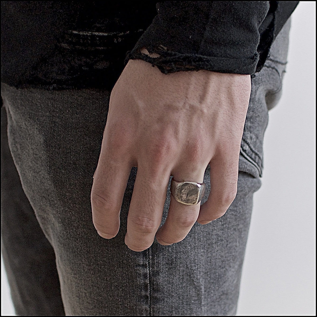 Men's ring Signet rounded oxid - Black Rock Jewel