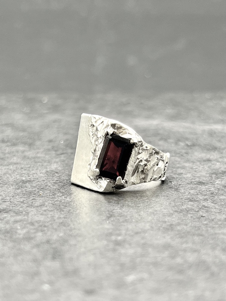 Blackrock Jewel Signet Ring Men Red Garnet Stone